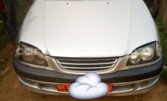 Sayi Na hannu Toyota Avensis Azurfa Mota in Yaounde a Babban Kamaru Sayi Na hannu Toyota Avensis Azurfa Mota in Yaounde a Babban Kamaru