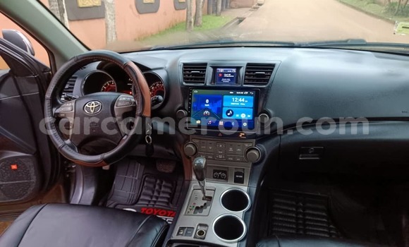 Acheter Occasion Voiture Toyota Highlander Marron à Yaoundé, Central Cameroon Acheter Occasion Voiture Toyota Highlander Marron à Yaoundé, Central Cameroon