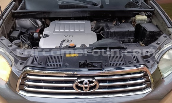 Acheter Occasion Voiture Toyota Highlander Marron à Yaoundé, Central Cameroon Acheter Occasion Voiture Toyota Highlander Marron à Yaoundé, Central Cameroon