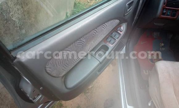 Sayi Na hannu Toyota Avensis Azurfa Mota in Yaounde a Babban Kamaru Sayi Na hannu Toyota Avensis Azurfa Mota in Yaounde a Babban Kamaru