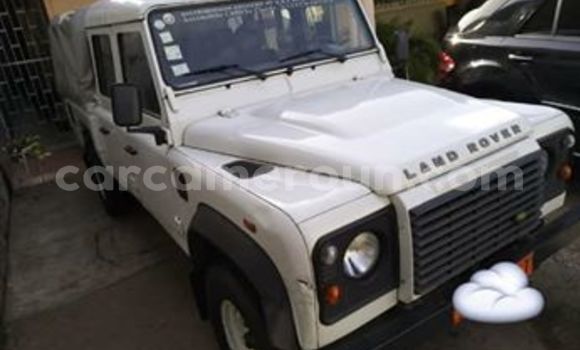 Sayi Na hannu Land Rover Defender White Mota in Douala a Ƙasar Kamaru