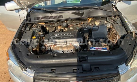 Sayi Na hannu Toyota RAV4 Azurfa Mota in Yaounde a Babban Kamaru Sayi Na hannu Toyota RAV4 Azurfa Mota in Yaounde a Babban Kamaru