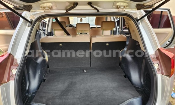 Acheter Occasion Voiture Toyota RAV4 Gris à Yaoundé, Central Cameroon Acheter Occasion Voiture Toyota RAV4 Gris à Yaoundé, Central Cameroon