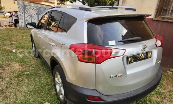 Sayi Na hannu Toyota RAV4 Azurfa Mota in Yaounde a Babban Kamaru Sayi Na hannu Toyota RAV4 Azurfa Mota in Yaounde a Babban Kamaru