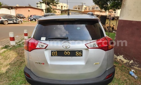 Sayi Na hannu Toyota RAV4 Azurfa Mota in Yaounde a Babban Kamaru Sayi Na hannu Toyota RAV4 Azurfa Mota in Yaounde a Babban Kamaru