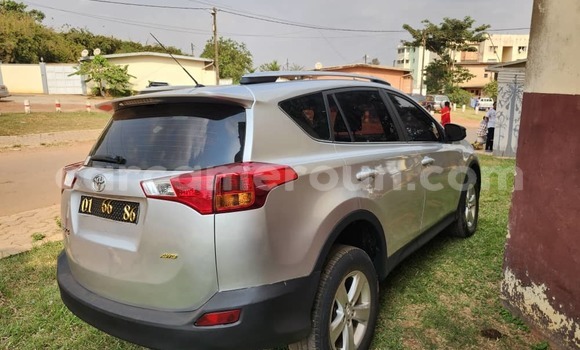 Sayi Na hannu Toyota RAV4 Azurfa Mota in Yaounde a Babban Kamaru Sayi Na hannu Toyota RAV4 Azurfa Mota in Yaounde a Babban Kamaru