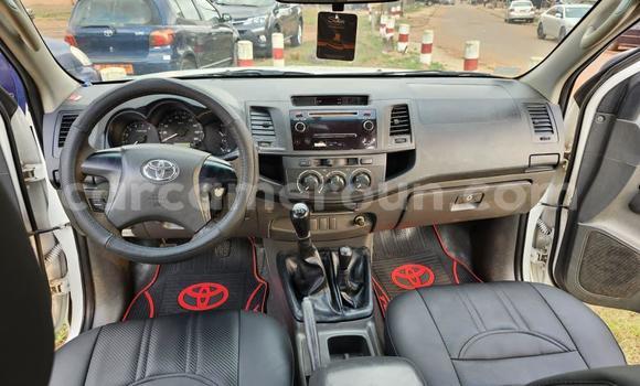 Acheter Occasion Voiture Toyota Hilux Blanc à Yaoundé, Central Cameroon Acheter Occasion Voiture Toyota Hilux Blanc à Yaoundé, Central Cameroon