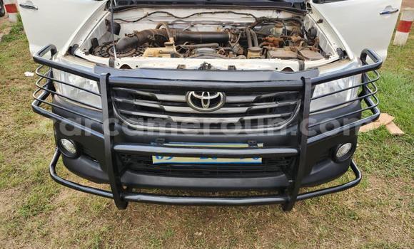 Acheter Occasion Voiture Toyota Hilux Blanc à Yaoundé, Central Cameroon Acheter Occasion Voiture Toyota Hilux Blanc à Yaoundé, Central Cameroon