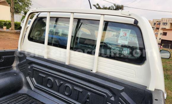 Acheter Occasion Voiture Toyota Hilux Blanc à Yaoundé, Central Cameroon Acheter Occasion Voiture Toyota Hilux Blanc à Yaoundé, Central Cameroon