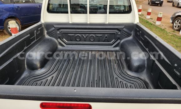 Acheter Occasion Voiture Toyota Hilux Blanc à Yaoundé, Central Cameroon Acheter Occasion Voiture Toyota Hilux Blanc à Yaoundé, Central Cameroon