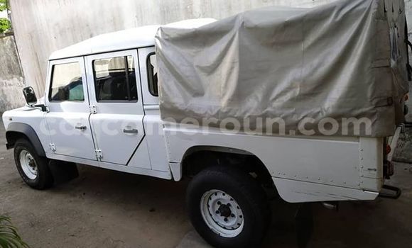 Sayi Na hannu Land Rover Defender White Mota in Douala a Ƙasar Kamaru Sayi Na hannu Land Rover Defender White Mota in Douala a Ƙasar Kamaru