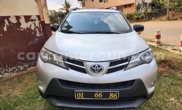 Sayi Na hannu Toyota RAV4 White Mota in Yaounde a Babban Kamaru Sayi Na hannu Toyota RAV4 White Mota in Yaounde a Babban Kamaru