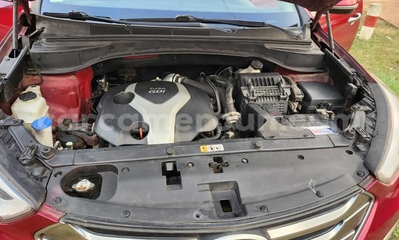 Sayi Na hannu Hyundai Santa Fe Red Mota in Yaounde a Babban Kamaru Sayi Na hannu Hyundai Santa Fe Red Mota in Yaounde a Babban Kamaru