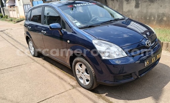 Acheter Occasion Voiture Toyota Corolla Verso Bleu à Yaoundé, Central Cameroon Acheter Occasion Voiture Toyota Corolla Verso Bleu à Yaoundé, Central Cameroon
