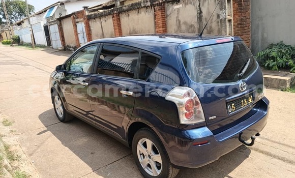 Acheter Occasion Voiture Toyota Corolla Verso Bleu à Yaoundé, Central Cameroon Acheter Occasion Voiture Toyota Corolla Verso Bleu à Yaoundé, Central Cameroon