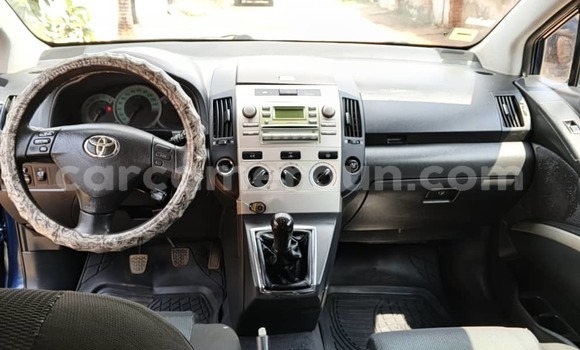 Acheter Occasion Voiture Toyota Corolla Verso Bleu à Yaoundé, Central Cameroon Acheter Occasion Voiture Toyota Corolla Verso Bleu à Yaoundé, Central Cameroon