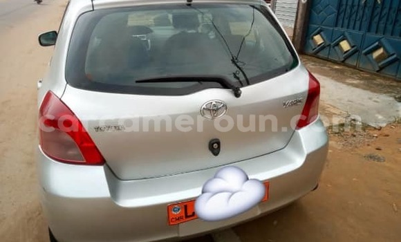 Sayi Na hannu Toyota Yaris Azurfa Mota in Yaounde a Babban Kamaru Sayi Na hannu Toyota Yaris Azurfa Mota in Yaounde a Babban Kamaru