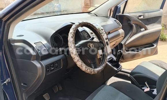 Acheter Occasion Voiture Toyota Corolla Verso Bleu à Yaoundé, Central Cameroon Acheter Occasion Voiture Toyota Corolla Verso Bleu à Yaoundé, Central Cameroon