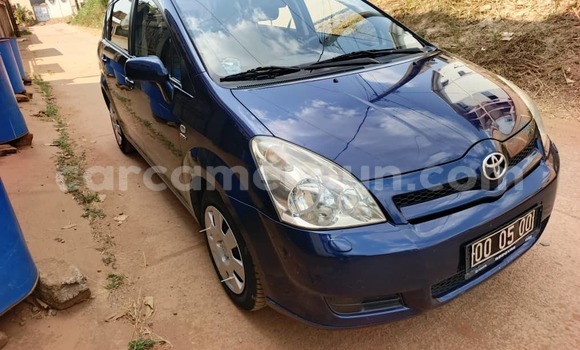 Acheter Occasion Voiture Toyota Corolla Verso Bleu à Yaoundé, Central Cameroon Acheter Occasion Voiture Toyota Corolla Verso Bleu à Yaoundé, Central Cameroon