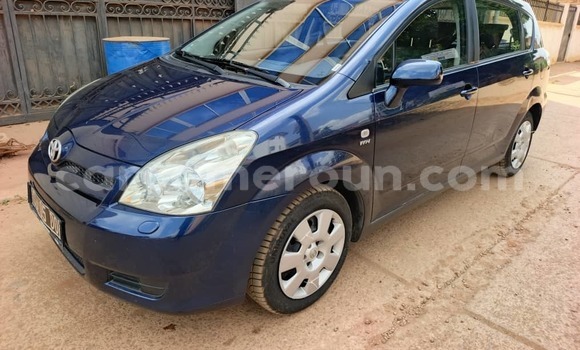 Acheter Occasion Voiture Toyota Corolla Verso Bleu à Yaoundé, Central Cameroon Acheter Occasion Voiture Toyota Corolla Verso Bleu à Yaoundé, Central Cameroon