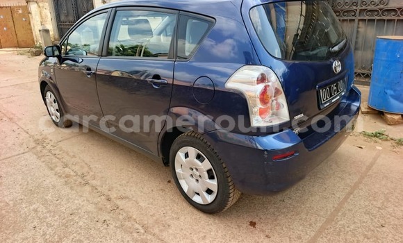 Acheter Occasion Voiture Toyota Corolla Verso Bleu à Yaoundé, Central Cameroon Acheter Occasion Voiture Toyota Corolla Verso Bleu à Yaoundé, Central Cameroon