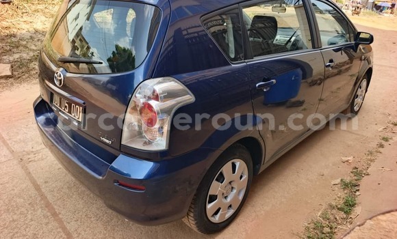 Acheter Occasion Voiture Toyota Corolla Verso Bleu à Yaoundé, Central Cameroon Acheter Occasion Voiture Toyota Corolla Verso Bleu à Yaoundé, Central Cameroon