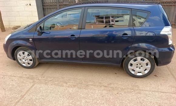 Acheter Occasion Voiture Toyota Corolla Verso Bleu à Yaoundé, Central Cameroon Acheter Occasion Voiture Toyota Corolla Verso Bleu à Yaoundé, Central Cameroon