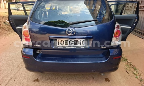 Acheter Occasion Voiture Toyota Corolla Verso Bleu à Yaoundé, Central Cameroon Acheter Occasion Voiture Toyota Corolla Verso Bleu à Yaoundé, Central Cameroon