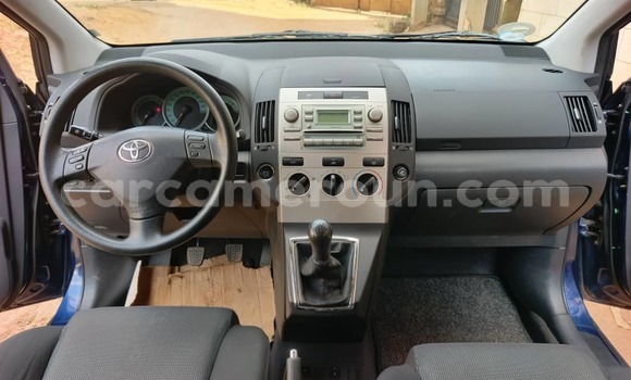 Acheter Occasion Voiture Toyota Corolla Verso Bleu à Yaoundé, Central Cameroon Acheter Occasion Voiture Toyota Corolla Verso Bleu à Yaoundé, Central Cameroon