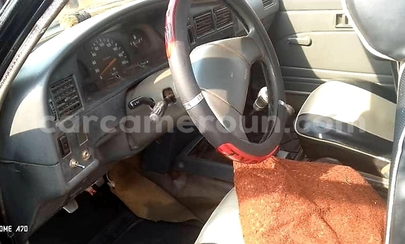 Acheter Occasion Voiture Toyota Hilux Noir à Yaoundé, Central Cameroon Acheter Occasion Voiture Toyota Hilux Noir à Yaoundé, Central Cameroon