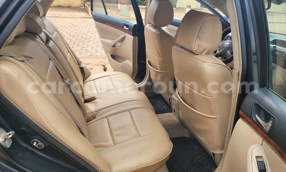 Sayi Na hannu Toyota Avensis Black Mota in Yaounde a Babban Kamaru Sayi Na hannu Toyota Avensis Black Mota in Yaounde a Babban Kamaru