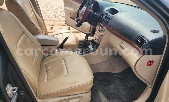 Sayi Na hannu Toyota Avensis Black Mota in Yaounde a Babban Kamaru Sayi Na hannu Toyota Avensis Black Mota in Yaounde a Babban Kamaru