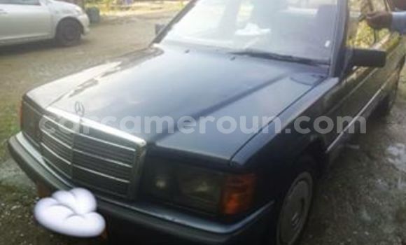 Sayi Na hannu Mercedes‒Benz E–Class Blue Mota in Douala a Ƙasar Kamaru Sayi Na hannu Mercedes‒Benz E–Class Blue Mota in Douala a Ƙasar Kamaru