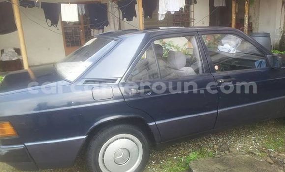 Sayi Na hannu Mercedes‒Benz E–Class Blue Mota in Douala a Ƙasar Kamaru Sayi Na hannu Mercedes‒Benz E–Class Blue Mota in Douala a Ƙasar Kamaru