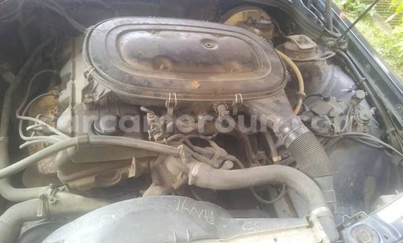 Sayi Na hannu Mercedes‒Benz E–Class Blue Mota in Douala a Ƙasar Kamaru Sayi Na hannu Mercedes‒Benz E–Class Blue Mota in Douala a Ƙasar Kamaru