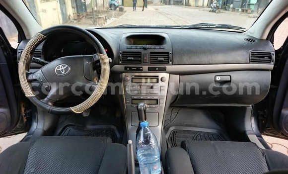 Sayi Na hannu Toyota Avensis Black Mota in Yaounde a Babban Kamaru Sayi Na hannu Toyota Avensis Black Mota in Yaounde a Babban Kamaru