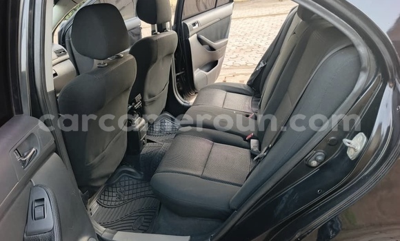 Sayi Na hannu Toyota Avensis Black Mota in Yaounde a Babban Kamaru Sayi Na hannu Toyota Avensis Black Mota in Yaounde a Babban Kamaru