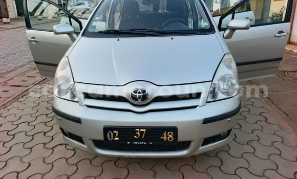 Acheter Occasion Voiture Toyota Corolla Verso Gris à Yaoundé, Central Cameroon Acheter Occasion Voiture Toyota Corolla Verso Gris à Yaoundé, Central Cameroon