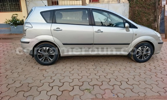 Acheter Occasion Voiture Toyota Corolla Verso Gris à Yaoundé, Central Cameroon Acheter Occasion Voiture Toyota Corolla Verso Gris à Yaoundé, Central Cameroon