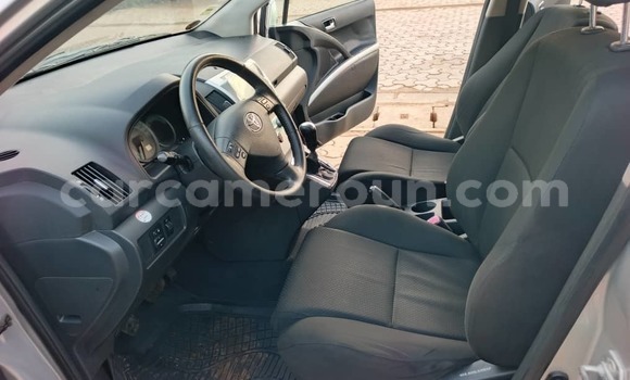 Acheter Occasion Voiture Toyota Corolla Verso Gris à Yaoundé, Central Cameroon Acheter Occasion Voiture Toyota Corolla Verso Gris à Yaoundé, Central Cameroon