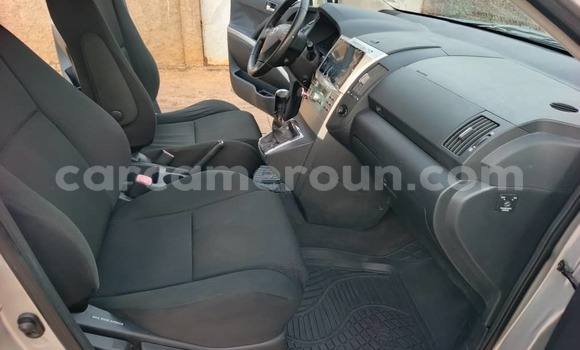 Acheter Occasion Voiture Toyota Corolla Verso Gris à Yaoundé, Central Cameroon Acheter Occasion Voiture Toyota Corolla Verso Gris à Yaoundé, Central Cameroon