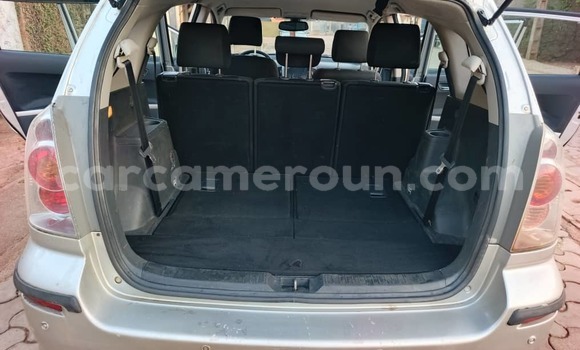 Acheter Occasion Voiture Toyota Corolla Verso Gris à Yaoundé, Central Cameroon Acheter Occasion Voiture Toyota Corolla Verso Gris à Yaoundé, Central Cameroon
