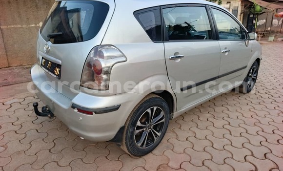Acheter Occasion Voiture Toyota Corolla Verso Gris à Yaoundé, Central Cameroon Acheter Occasion Voiture Toyota Corolla Verso Gris à Yaoundé, Central Cameroon