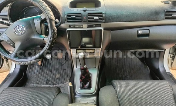 Sayi Na hannu Toyota Avensis Azurfa Mota in Yaounde a Babban Kamaru Sayi Na hannu Toyota Avensis Azurfa Mota in Yaounde a Babban Kamaru