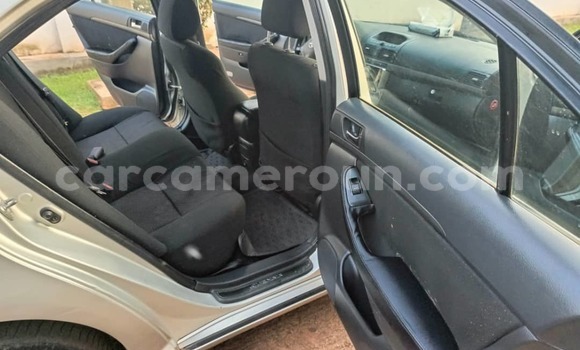Sayi Na hannu Toyota Avensis Azurfa Mota in Yaounde a Babban Kamaru Sayi Na hannu Toyota Avensis Azurfa Mota in Yaounde a Babban Kamaru