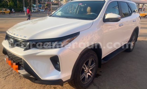 Acheter Neuf Voiture Toyota Fortuner Blanc à Yaoundé, Central Cameroon Acheter Neuf Voiture Toyota Fortuner Blanc à Yaoundé, Central Cameroon