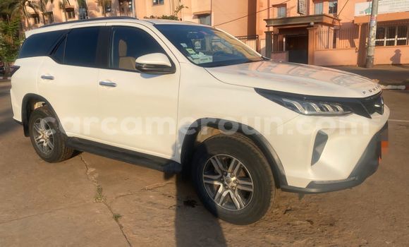 Acheter Neuf Voiture Toyota Fortuner Blanc à Yaoundé, Central Cameroon Acheter Neuf Voiture Toyota Fortuner Blanc à Yaoundé, Central Cameroon