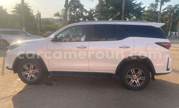 Acheter Neuf Voiture Toyota Fortuner Blanc à Yaoundé, Central Cameroon Acheter Neuf Voiture Toyota Fortuner Blanc à Yaoundé, Central Cameroon