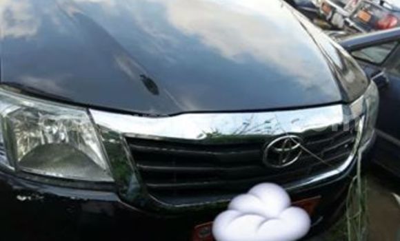 Sayi Na hannu Toyota Pickup Black Mota in Douala a Ƙasar Kamaru Sayi Na hannu Toyota Pickup Black Mota in Douala a Ƙasar Kamaru