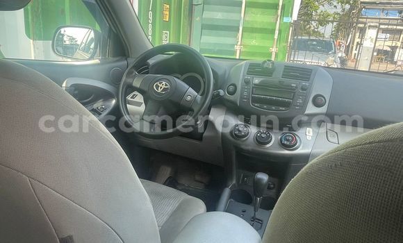 Sayi Na hannu Toyota RAV4 Azurfa Mota in Douala a Ƙasar Kamaru Sayi Na hannu Toyota RAV4 Azurfa Mota in Douala a Ƙasar Kamaru